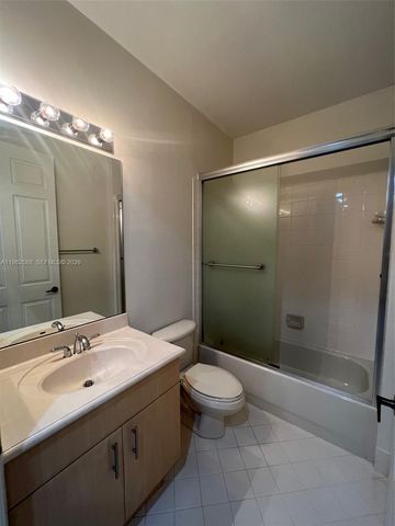 2816 Kinsington Cir 28-1, Weston, FL 33332