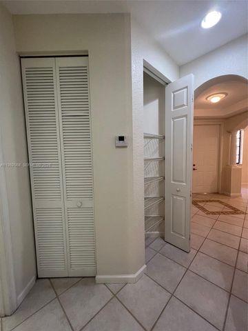 2816 Kinsington Cir 28-1, Weston, FL 33332