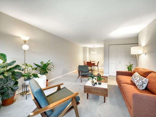2700 W 44th Street 315, Minneapolis, MN 55410