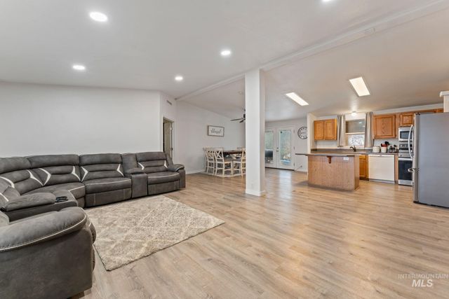 508 Silver Beach Drive, Jerome, ID 83338