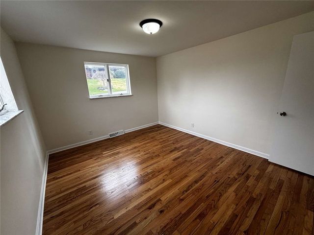 112 Greenwood Dr==, North Strabane, PA 15317