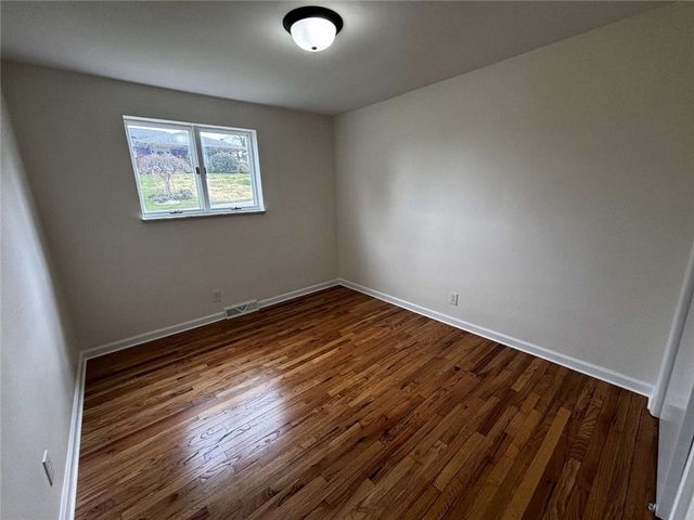 112 Greenwood Dr==, North Strabane, PA 15317