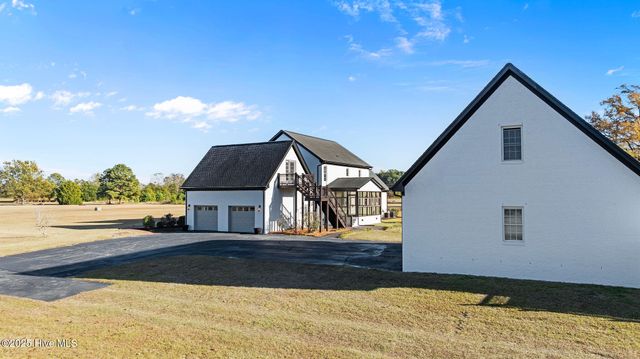 328 Oak Bluff Road, Kinston, NC 28504