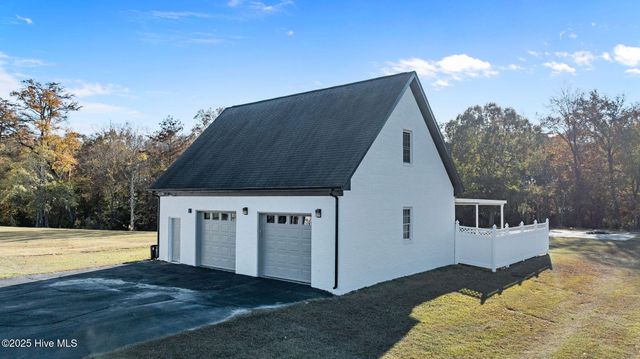 328 Oak Bluff Road, Kinston, NC 28504