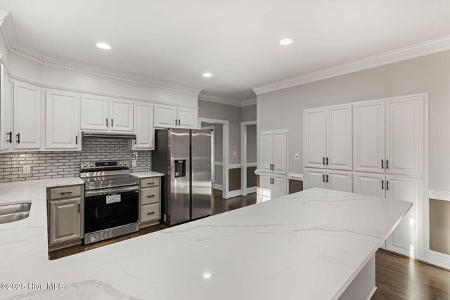 328 Oak Bluff Road, Kinston, NC 28504