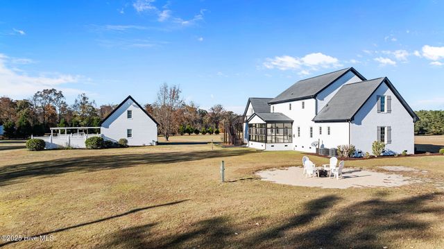 328 Oak Bluff Road, Kinston, NC 28504