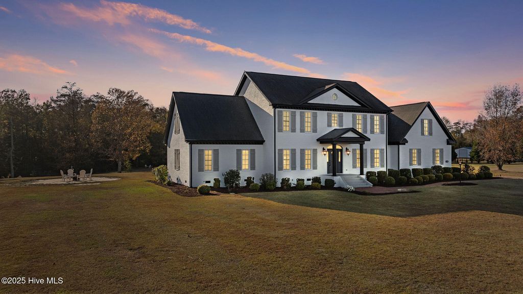 328 Oak Bluff Road, Kinston, NC 28504