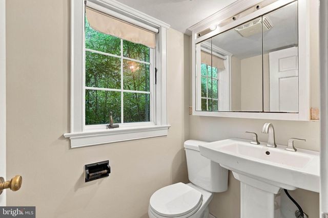 1525 CEDAR RD, Lancaster, PA 17601