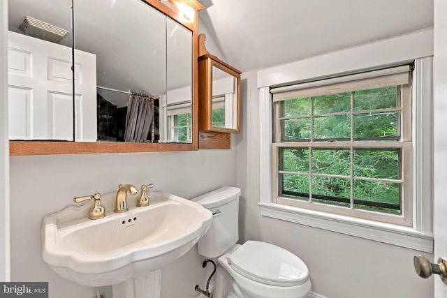 1525 CEDAR RD, Lancaster, PA 17601