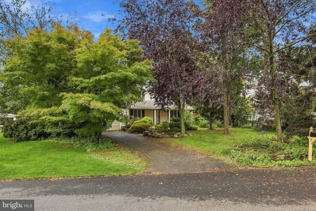 1525 CEDAR RD, Lancaster, PA 17601