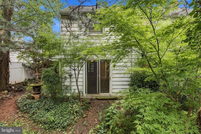 1525 CEDAR RD, Lancaster, PA 17601
