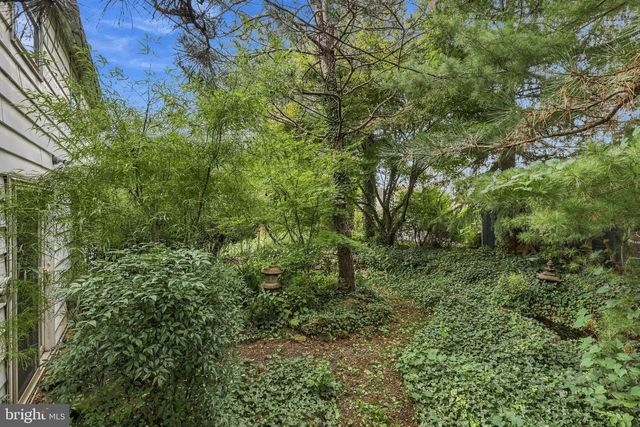 1525 CEDAR RD, Lancaster, PA 17601