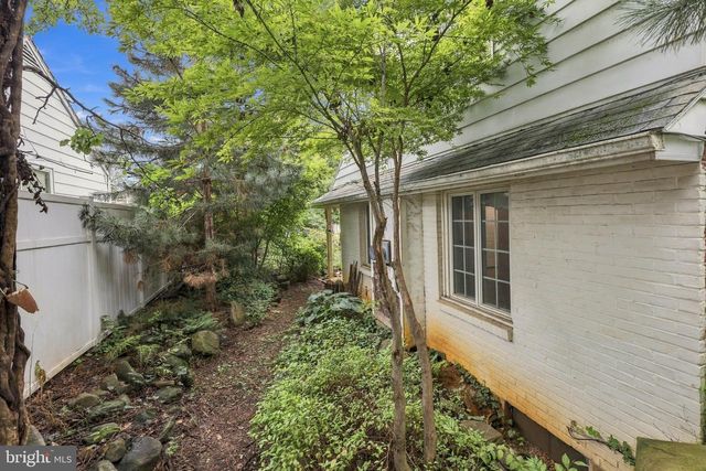 1525 CEDAR RD, Lancaster, PA 17601