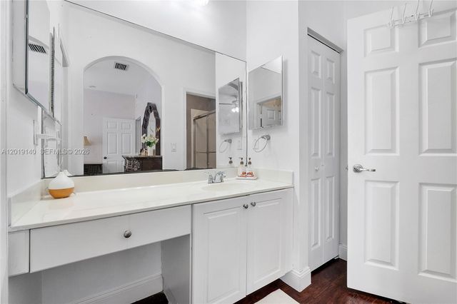 3028 NW 30th Ave, Oakland Park, FL 33311