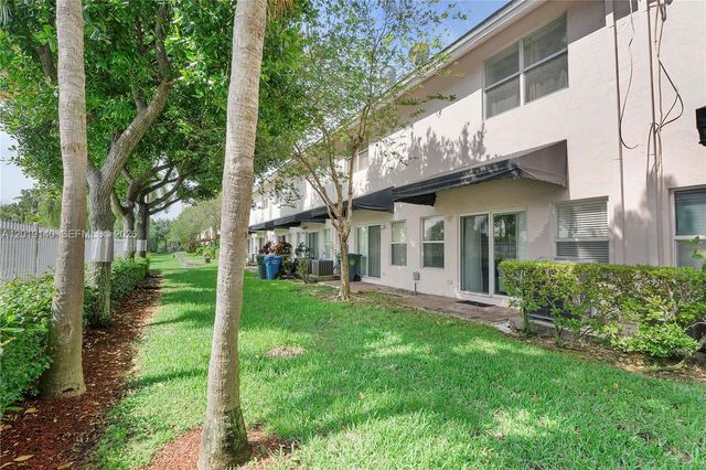 3028 NW 30th Ave, Oakland Park, FL 33311