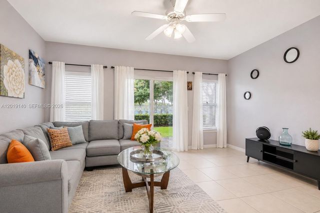 3028 NW 30th Ave, Oakland Park, FL 33311