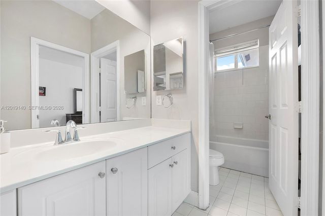 3028 NW 30th Ave, Oakland Park, FL 33311