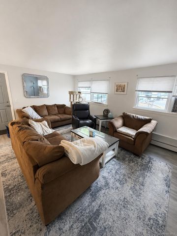 272 davenport, Lindenhurst, NY 11757