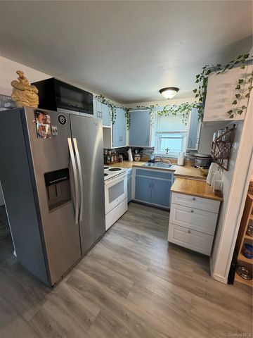 272 davenport, Lindenhurst, NY 11757