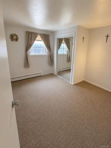 272 davenport, Lindenhurst, NY 11757
