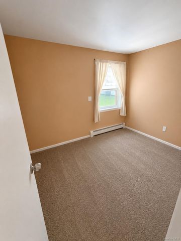 272 davenport, Lindenhurst, NY 11757