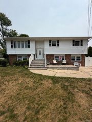 272 davenport, Lindenhurst, NY 11757