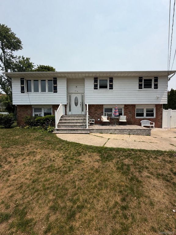 272 davenport, Lindenhurst, NY 11757