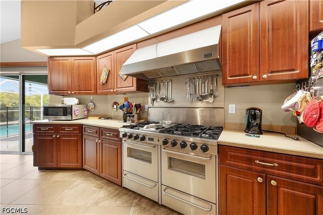 469 NE 1st PL, Cape Coral, FL 33909