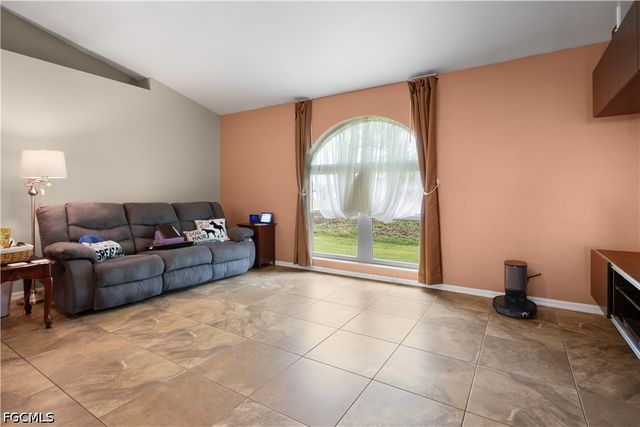 469 NE 1st PL, Cape Coral, FL 33909