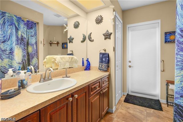469 NE 1st PL, Cape Coral, FL 33909