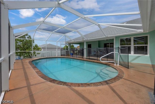 469 NE 1st PL, Cape Coral, FL 33909