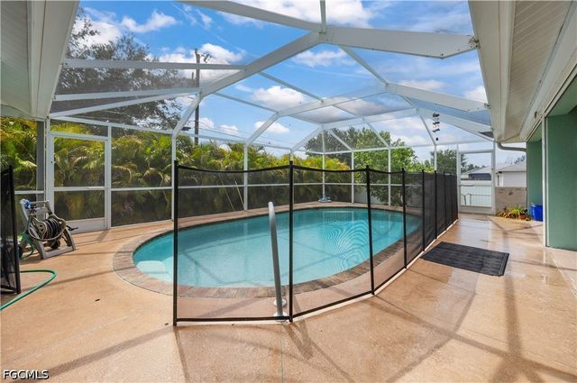 469 NE 1st PL, Cape Coral, FL 33909