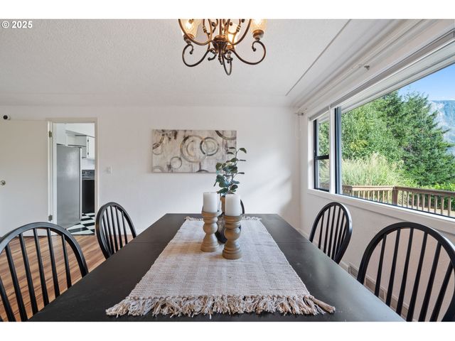 402 SKELTON Rd, Stevenson, WA 98648