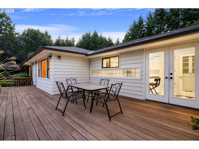402 SKELTON Rd, Stevenson, WA 98648