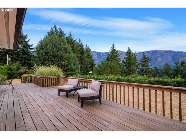 402 SKELTON Rd, Stevenson, WA 98648