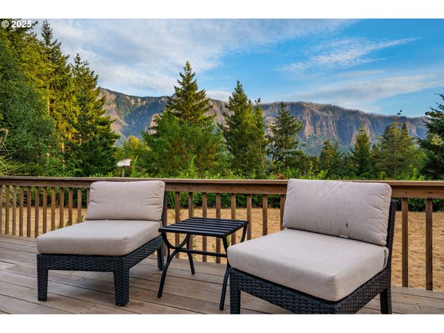 402 SKELTON Rd, Stevenson, WA 98648