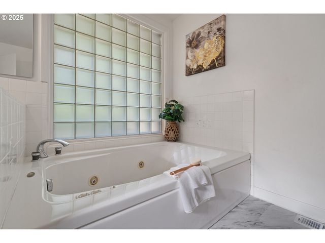 402 SKELTON Rd, Stevenson, WA 98648