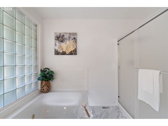 402 SKELTON Rd, Stevenson, WA 98648