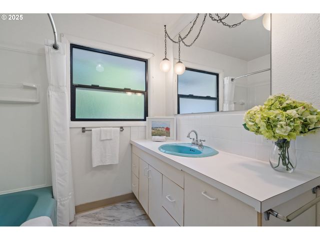 402 SKELTON Rd, Stevenson, WA 98648