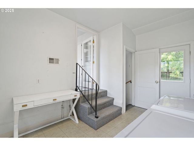 402 SKELTON Rd, Stevenson, WA 98648