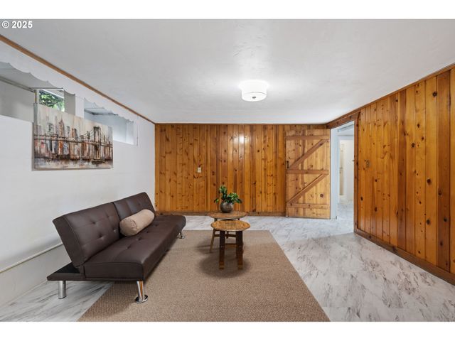 402 SKELTON Rd, Stevenson, WA 98648