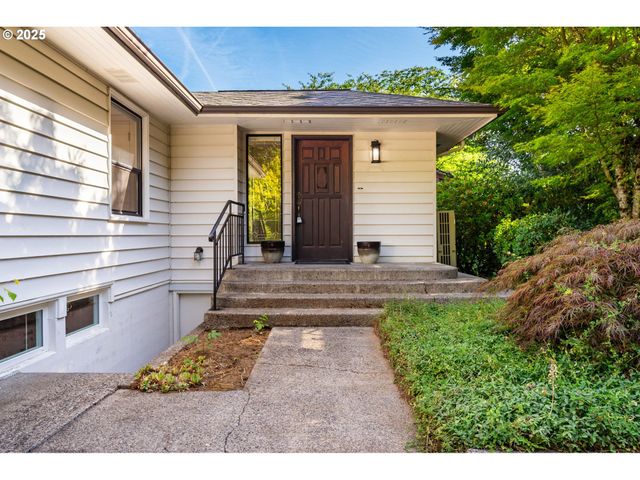 402 SKELTON Rd, Stevenson, WA 98648