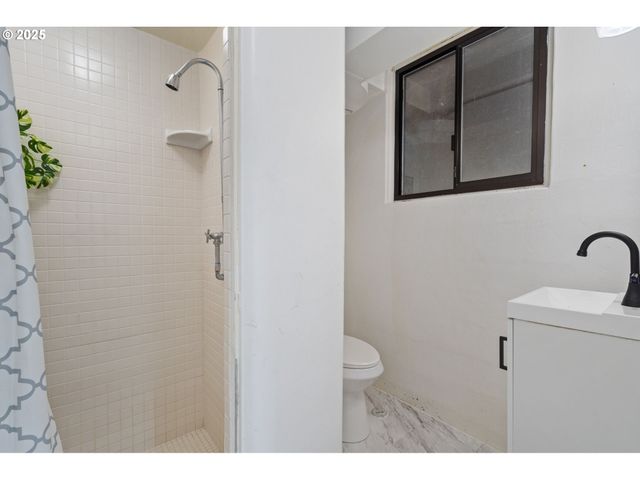 402 SKELTON Rd, Stevenson, WA 98648