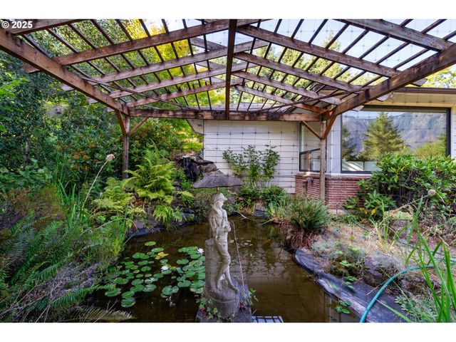 402 SKELTON Rd, Stevenson, WA 98648