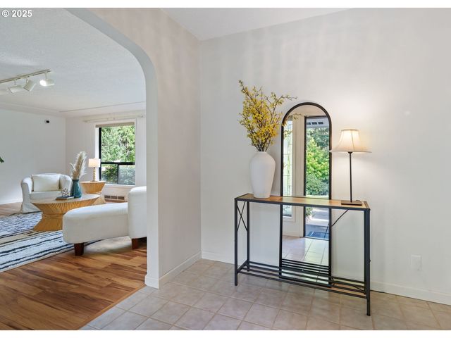 402 SKELTON Rd, Stevenson, WA 98648