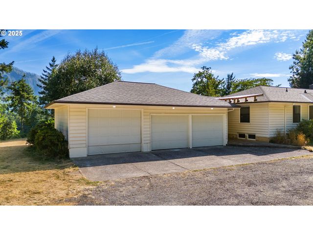 402 SKELTON Rd, Stevenson, WA 98648