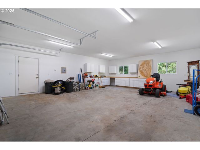 402 SKELTON Rd, Stevenson, WA 98648