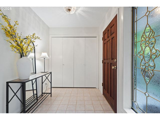 402 SKELTON Rd, Stevenson, WA 98648