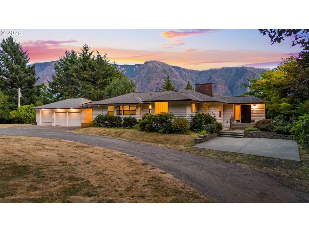 402 SKELTON Rd, Stevenson, WA 98648