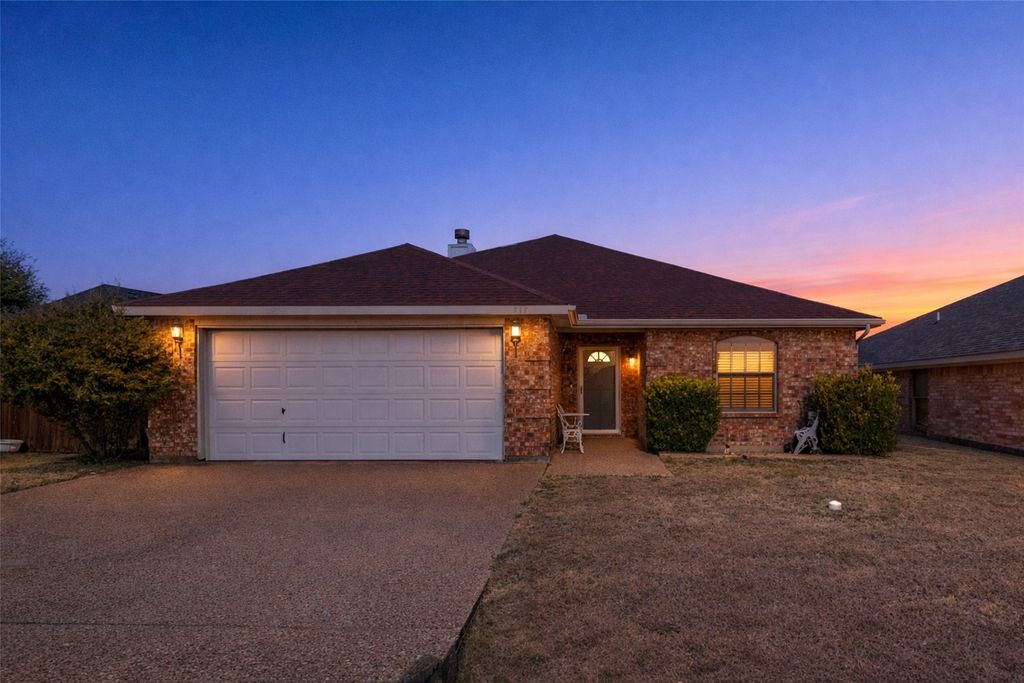717 Rambling Court, Granbury, TX 76049